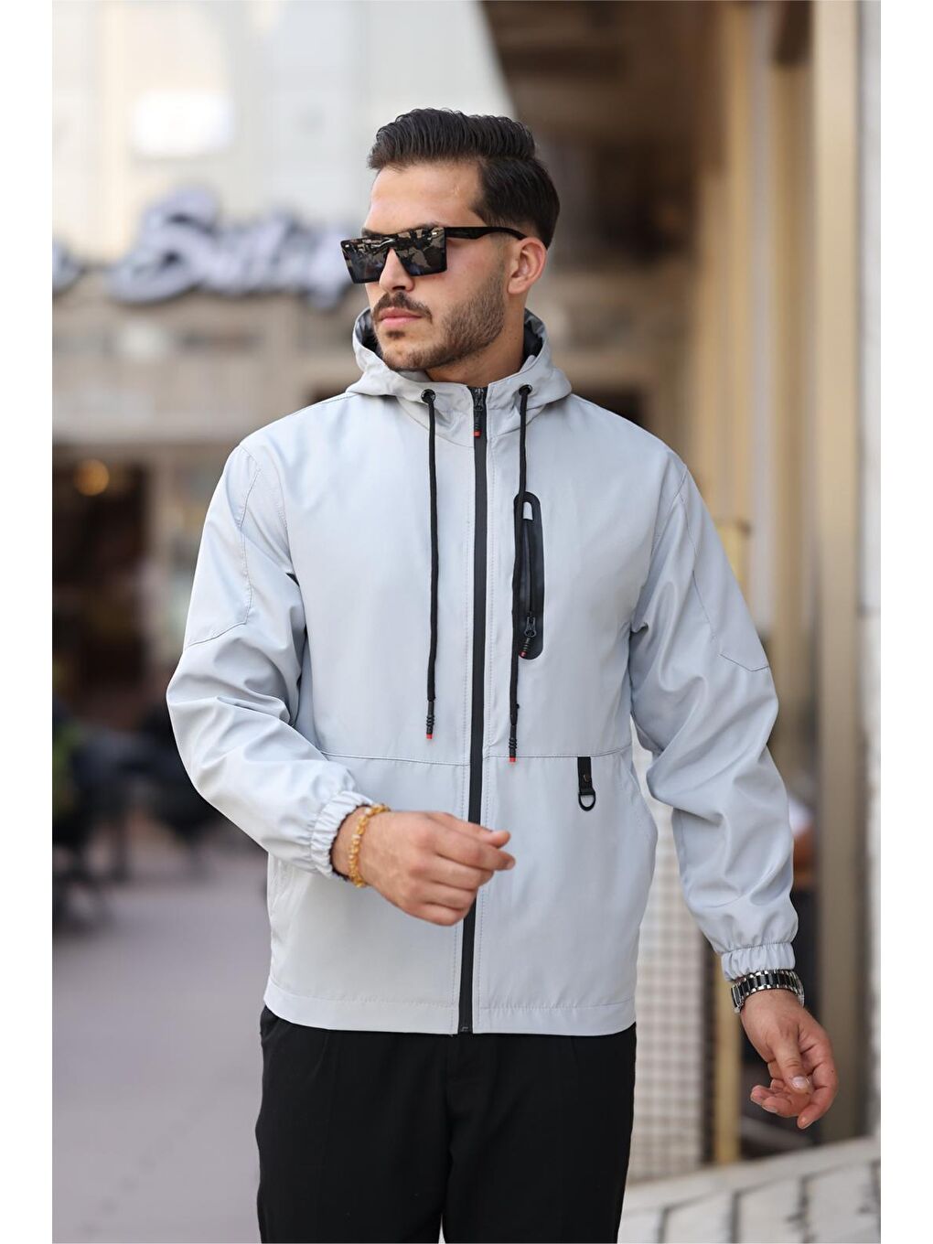 Gri Rotta Fermuar Detaylı Cepli Su İtici Slim Fit Erkek Yağmurluk Kapüşonlu Mont