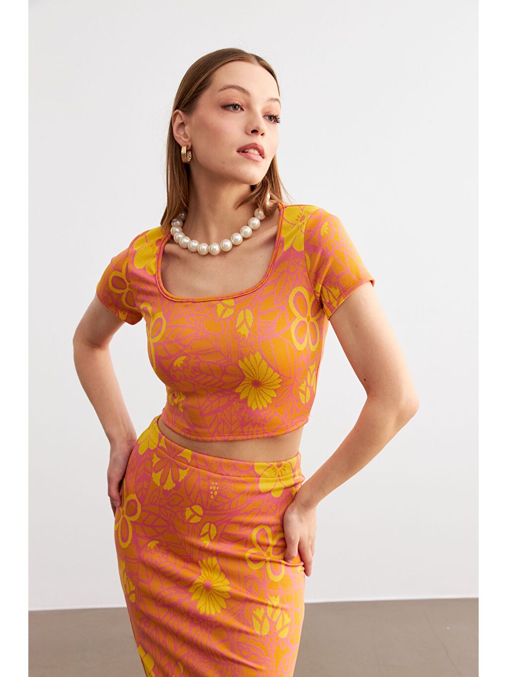 Kadın Turuncu Jakarlı Kumaş Kare Yaka Crop Maxi Boy Etekli Takım-2