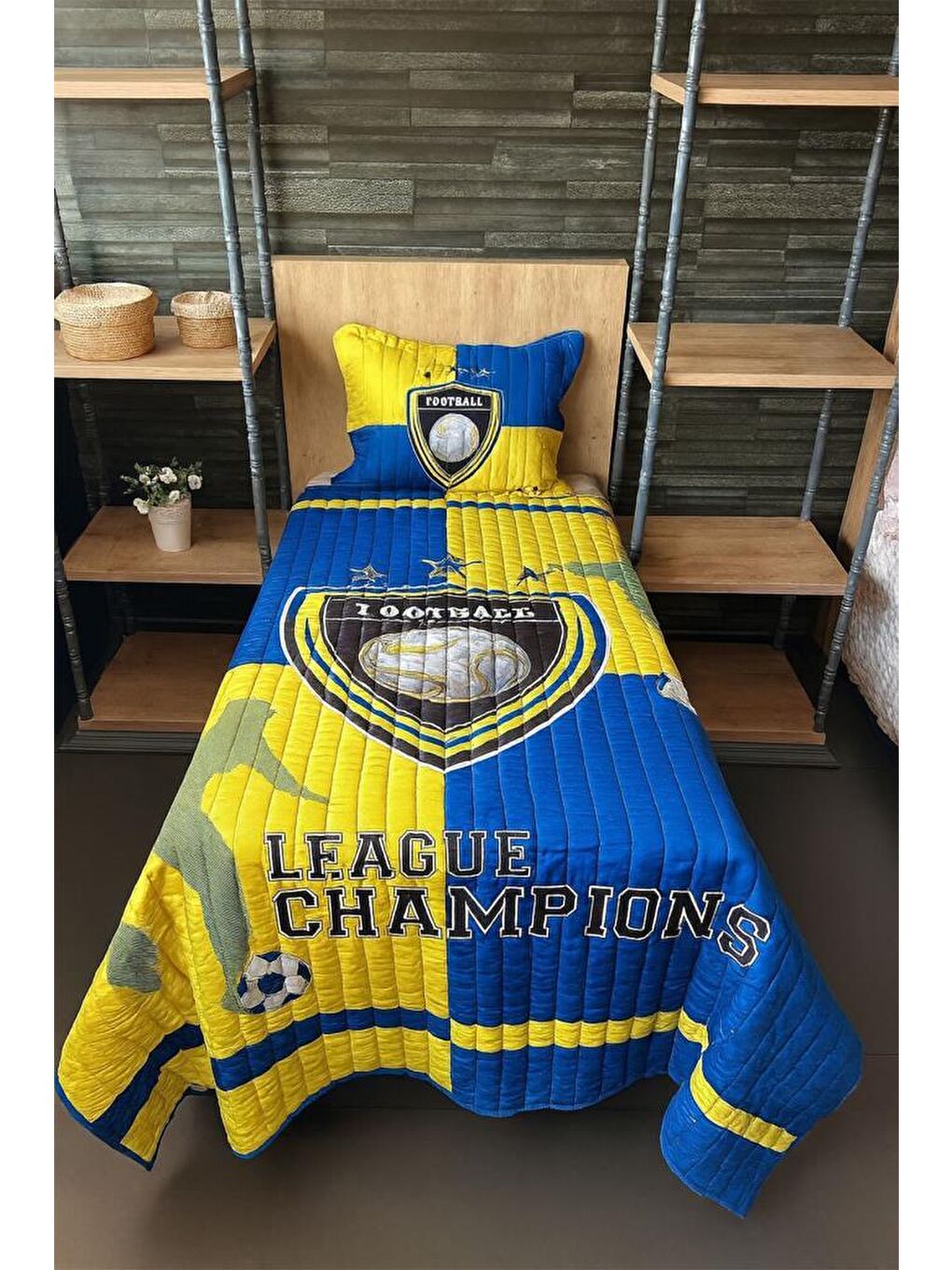Karışık Football Tek Kişilik Kapitoneli Yatak Örtüsü Sarı Lacivert 180x240 cm
