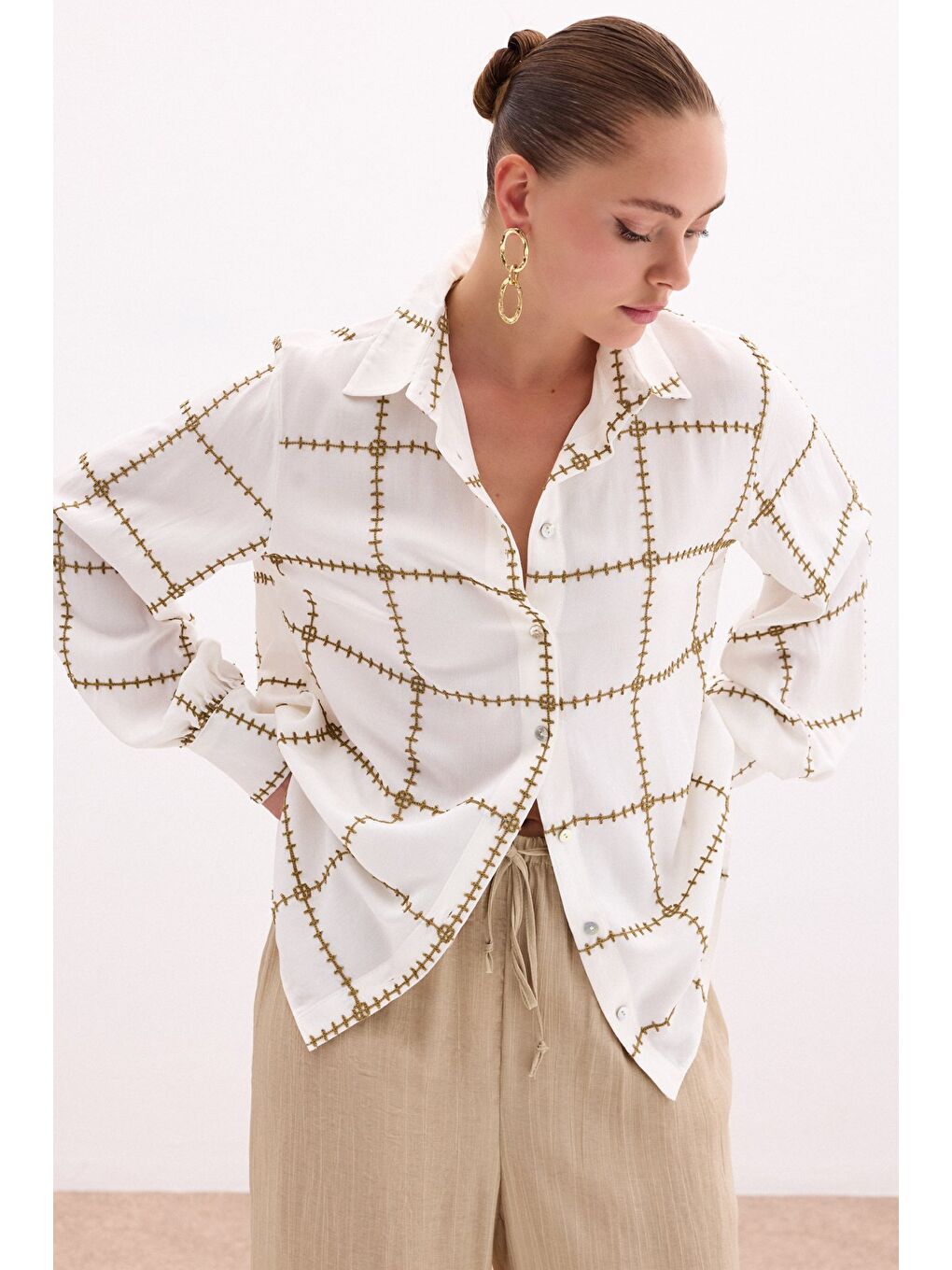 Nakış Detaylı Viskon Gömlek - Haki-1