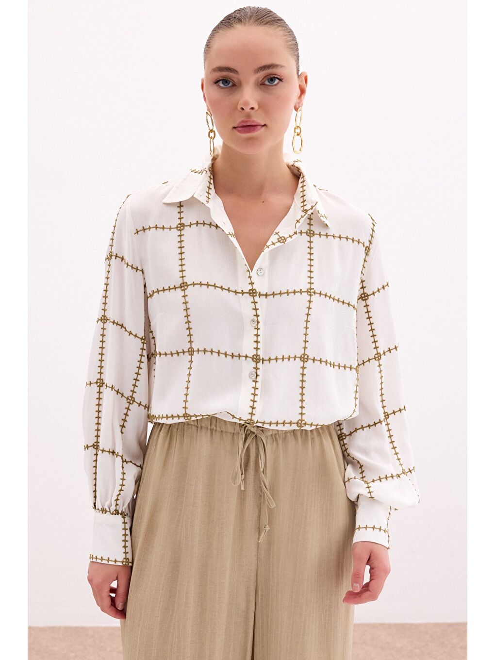 Nakış Detaylı Viskon Gömlek - Haki-3