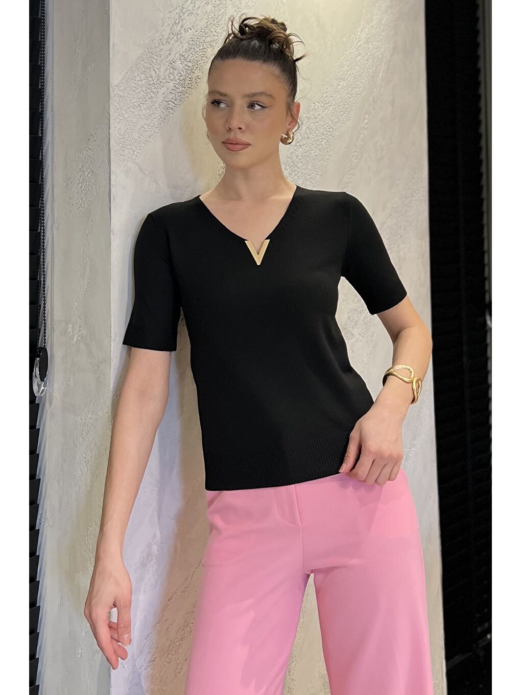 Siyah Kadın V Yaka Aksesuarlı Triko Bluz-1