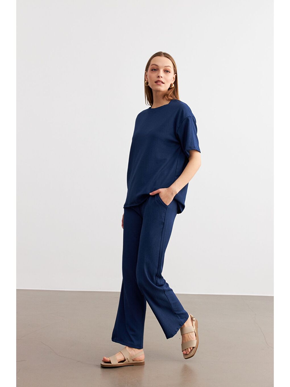 Kadın Lacivert Bisiklet Yaka Kısa Kollu T Shirt Pantolonlu Krinkıl Takım-2