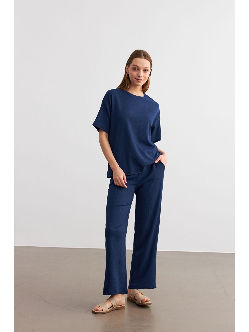 Kadın Lacivert Bisiklet Yaka Kısa Kollu T Shirt Pantolonlu Krinkıl Takım-3