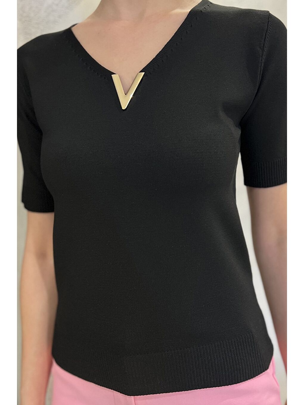 Siyah Kadın V Yaka Aksesuarlı Triko Bluz-3