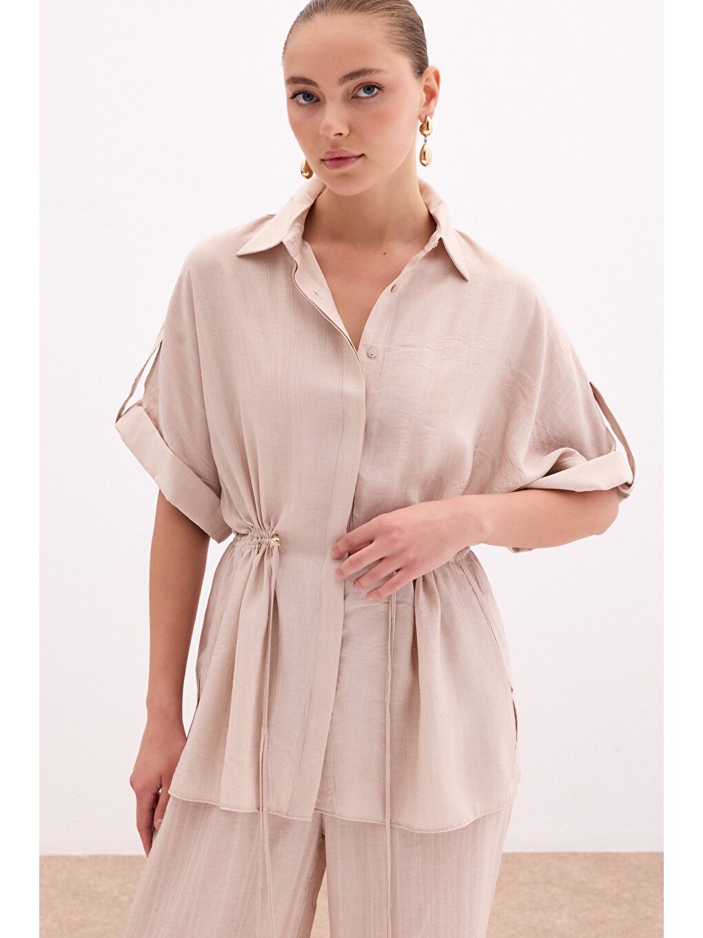 Bel Büzgü Detaylı Gömlek - Bej-2
