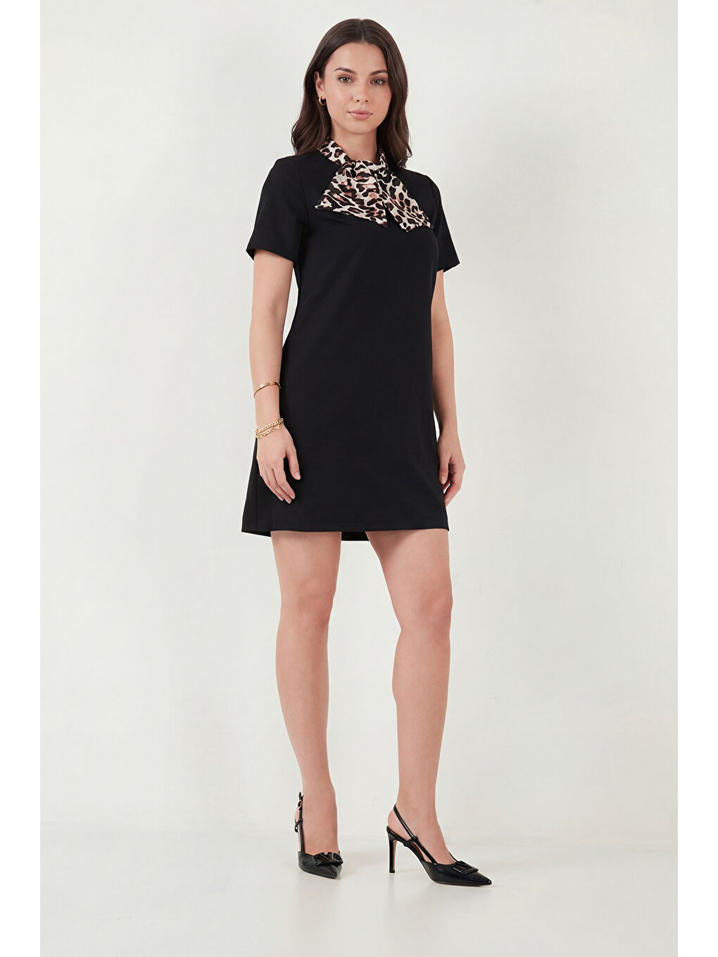 Siyah Fular Yaka Mini Boy Kısa Kol Elbise 6525704-1