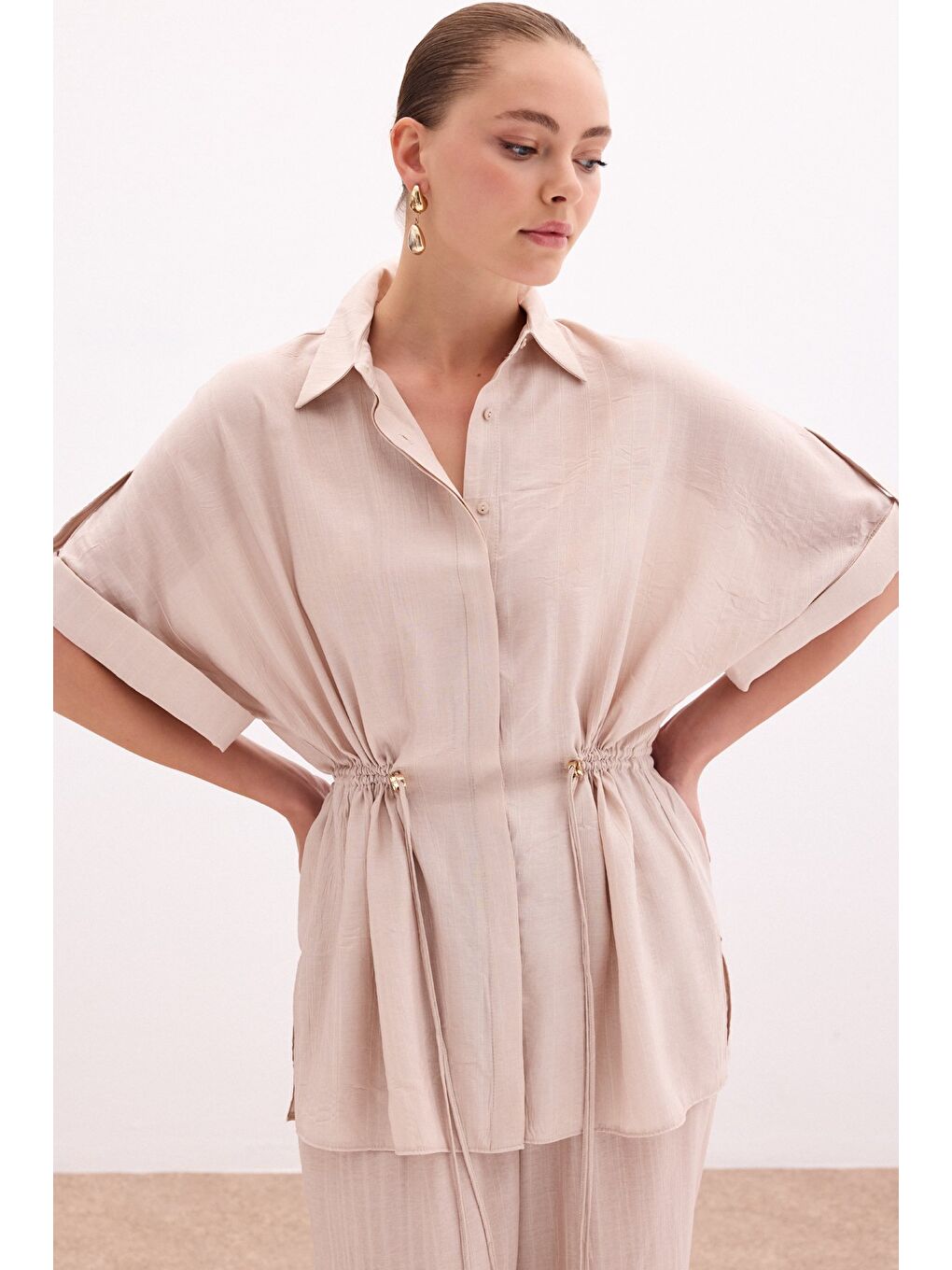 Bel Büzgü Detaylı Gömlek - Bej-3