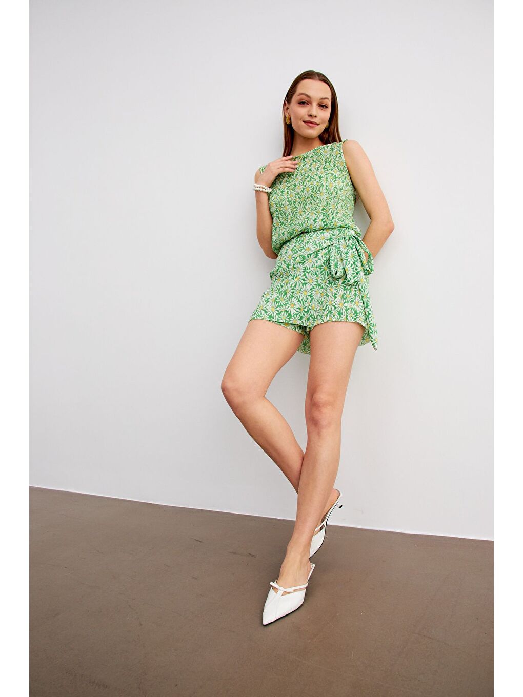 Kadın Yeşil Flower Desen Pliseli Kolsuz Bluz Bel Bağlamalı Mini Etekli Takım-5