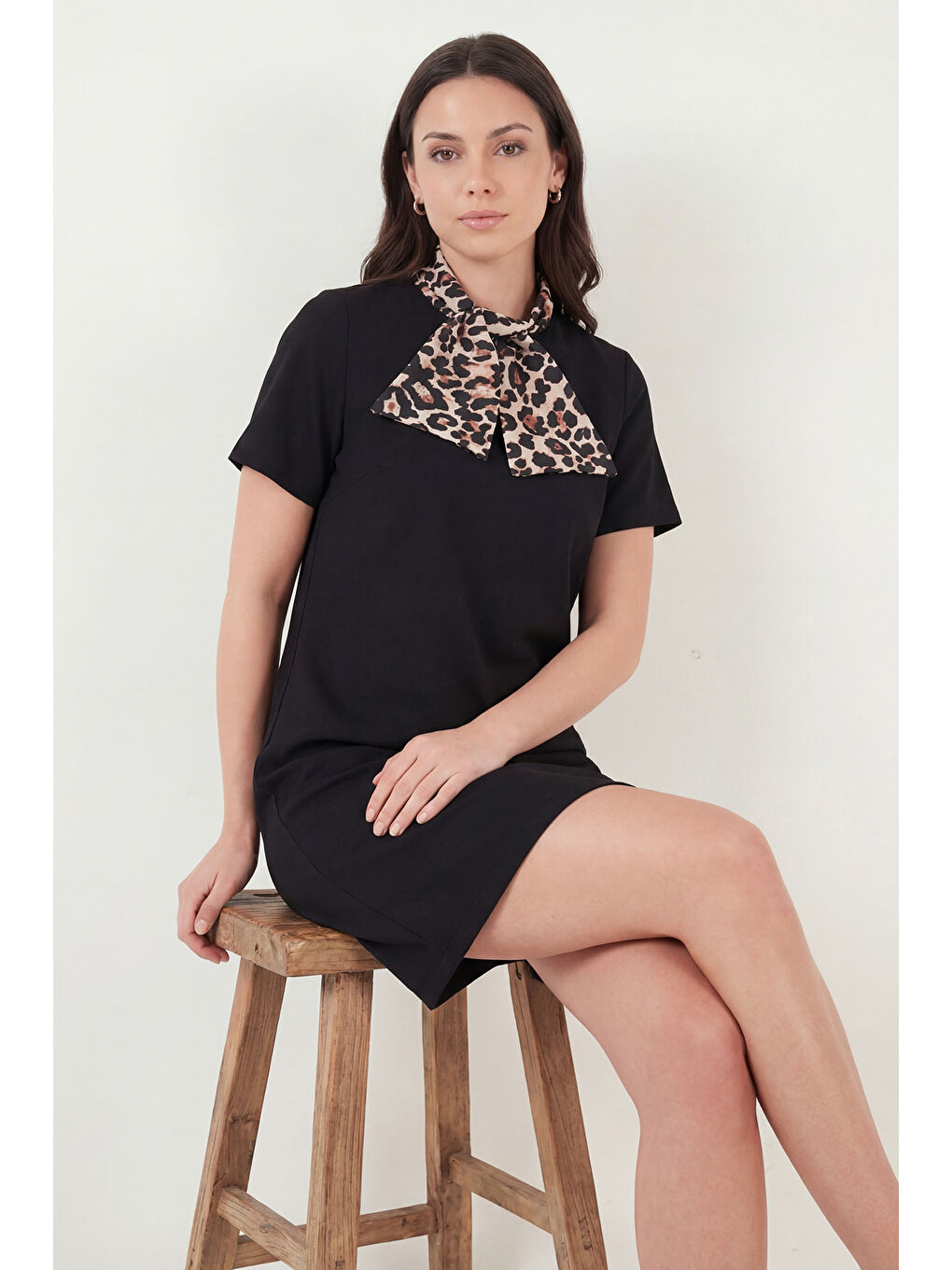 Siyah Fular Yaka Mini Boy Kısa Kol Elbise 6525704-4