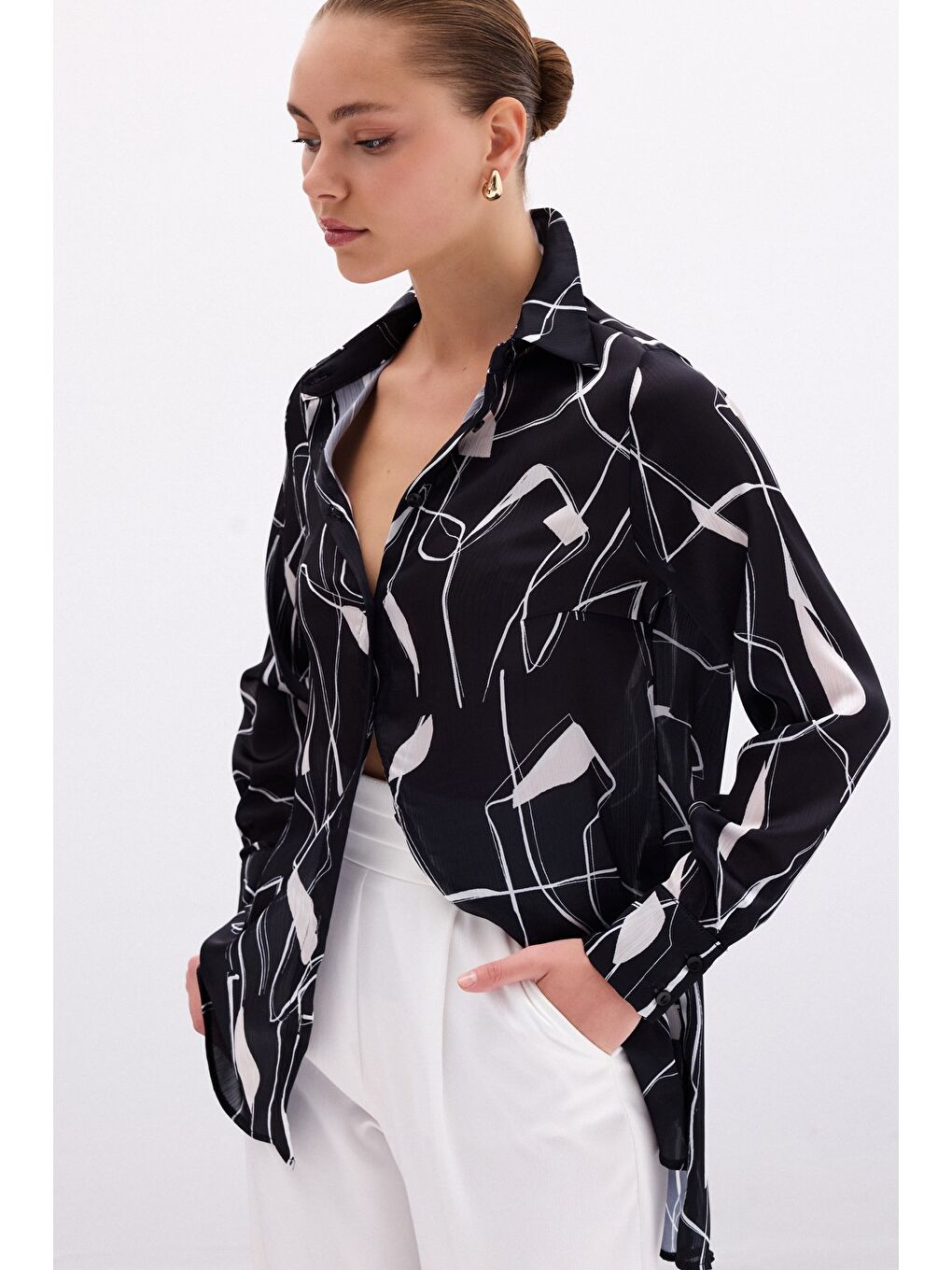 Yırtmaç Detaylı Gömlek - Siyah-1