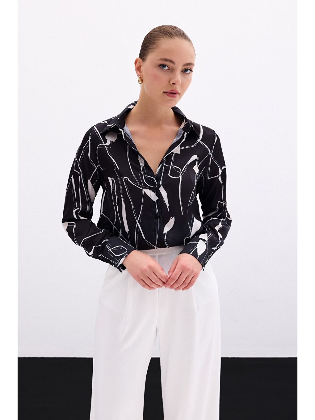 Yırtmaç Detaylı Gömlek - Siyah-2