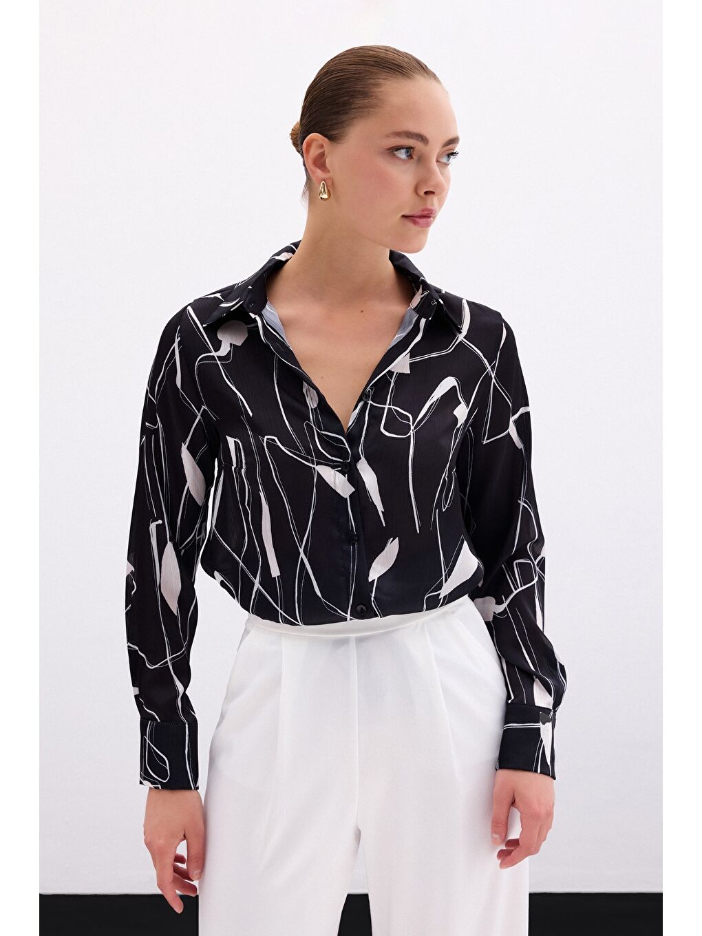 Yırtmaç Detaylı Gömlek - Siyah-3