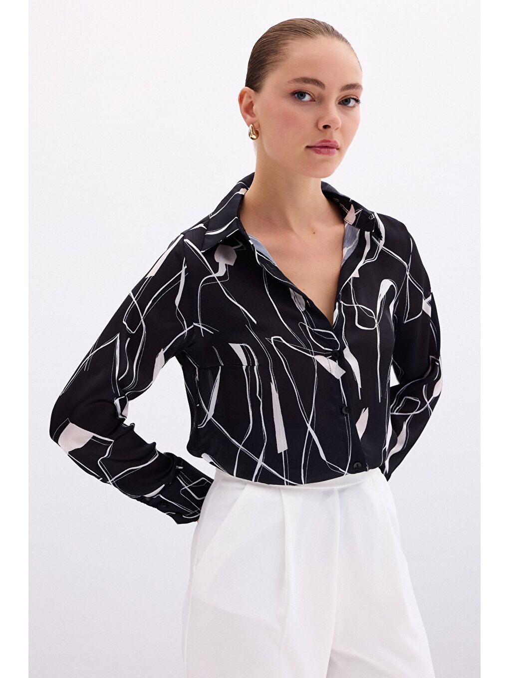 Yırtmaç Detaylı Gömlek - Siyah-4