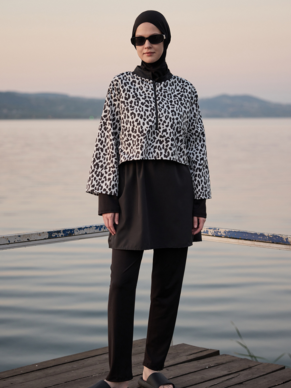 Kadın Tesettür Siyah Beyaz Leopar Baskılı Tam Kapalı 3 Parça Mayo Takımı-5
