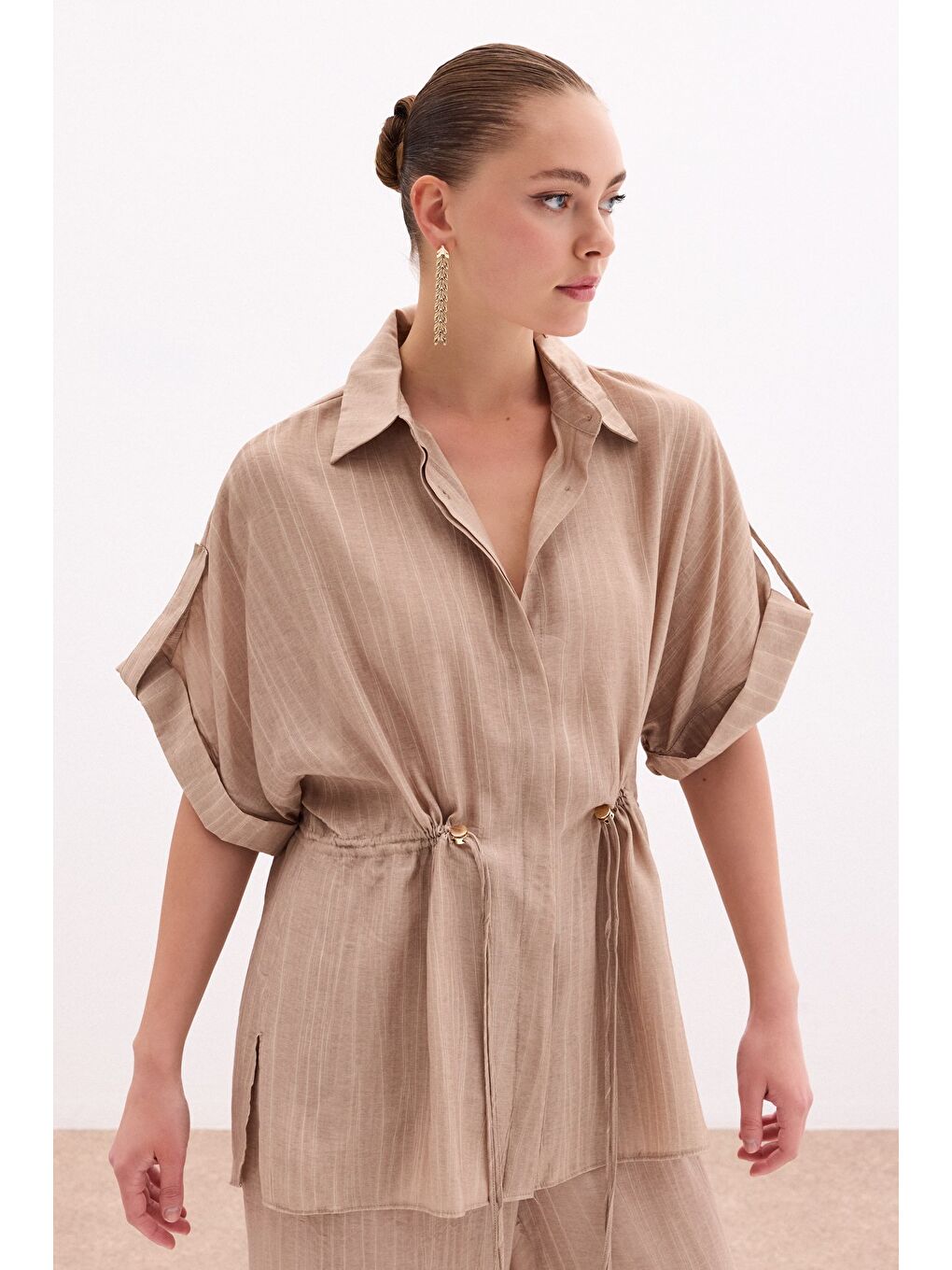 Kahverengi Bel Büzgü Detaylı Gömlek - Camel-2