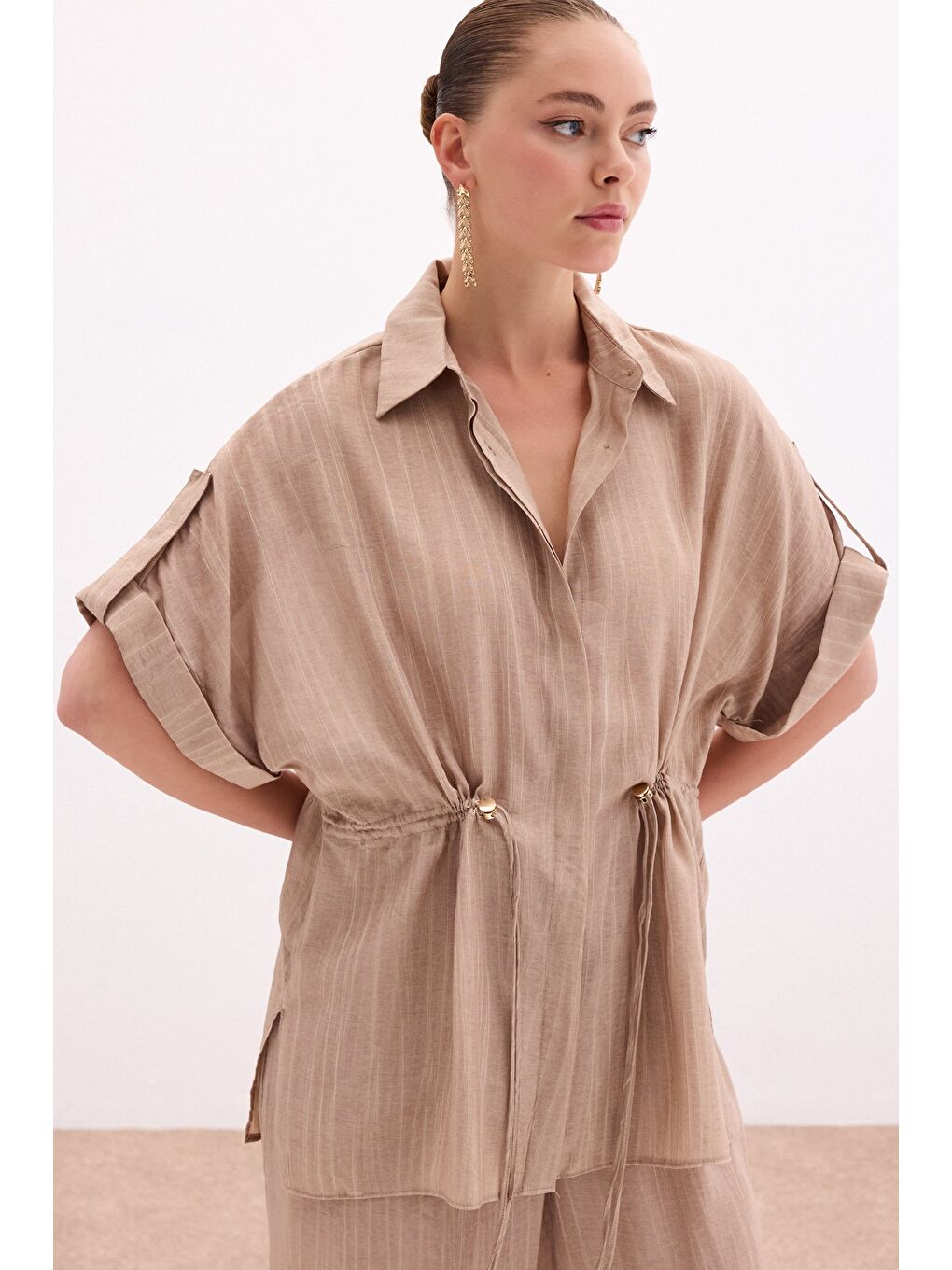 Kahverengi Bel Büzgü Detaylı Gömlek - Camel-3