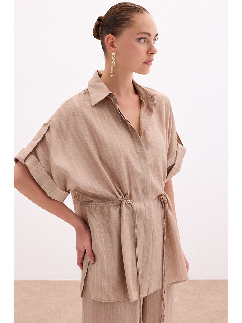 Kahverengi Bel Büzgü Detaylı Gömlek - Camel-5