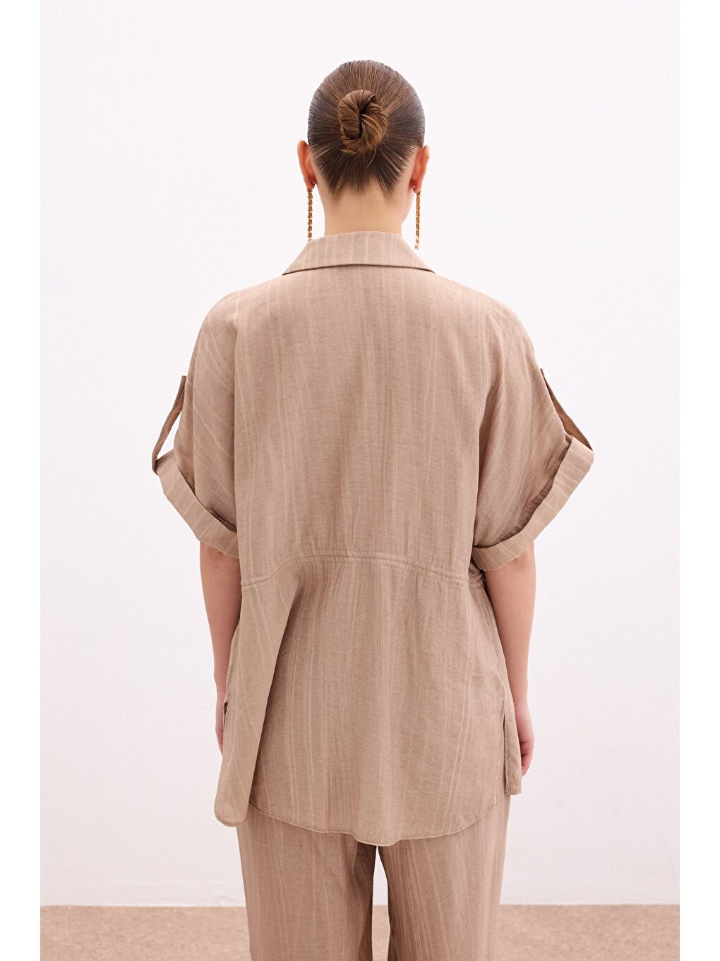 Kahverengi Bel Büzgü Detaylı Gömlek - Camel-7