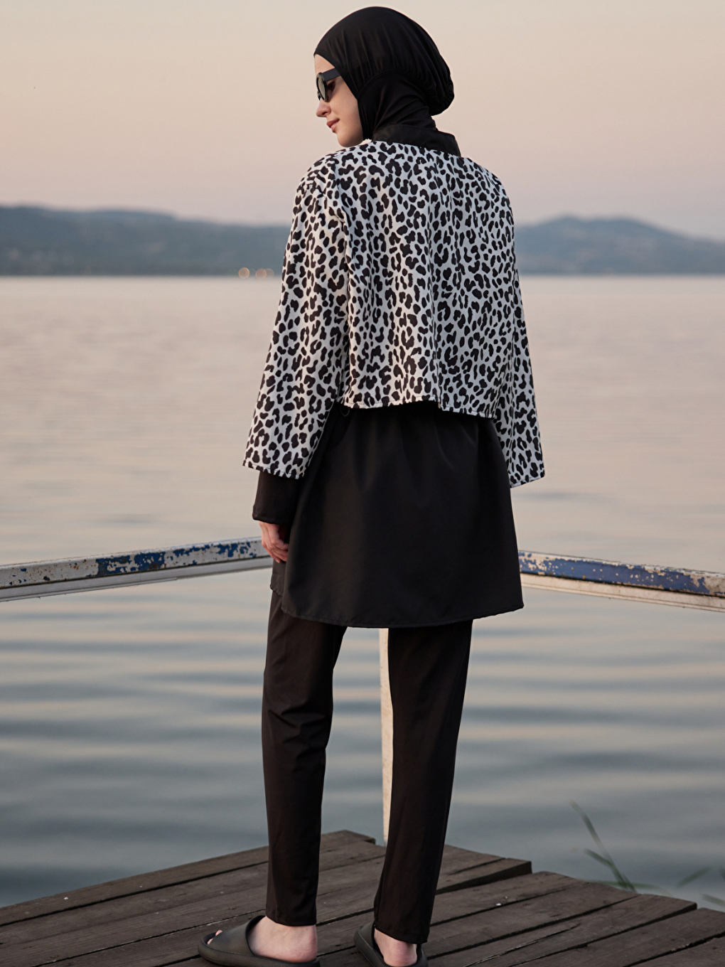 Kadın Tesettür Siyah Beyaz Leopar Baskılı Tam Kapalı 3 Parça Mayo Takımı-6