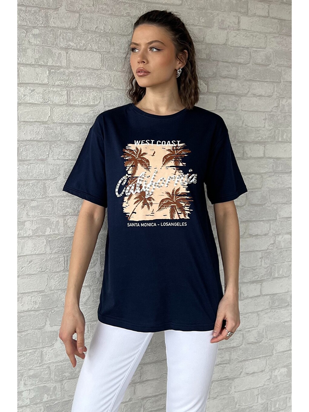 Lacivert California Baskılı Taşlı Bisiklet Yaka Kadın Tişört-1