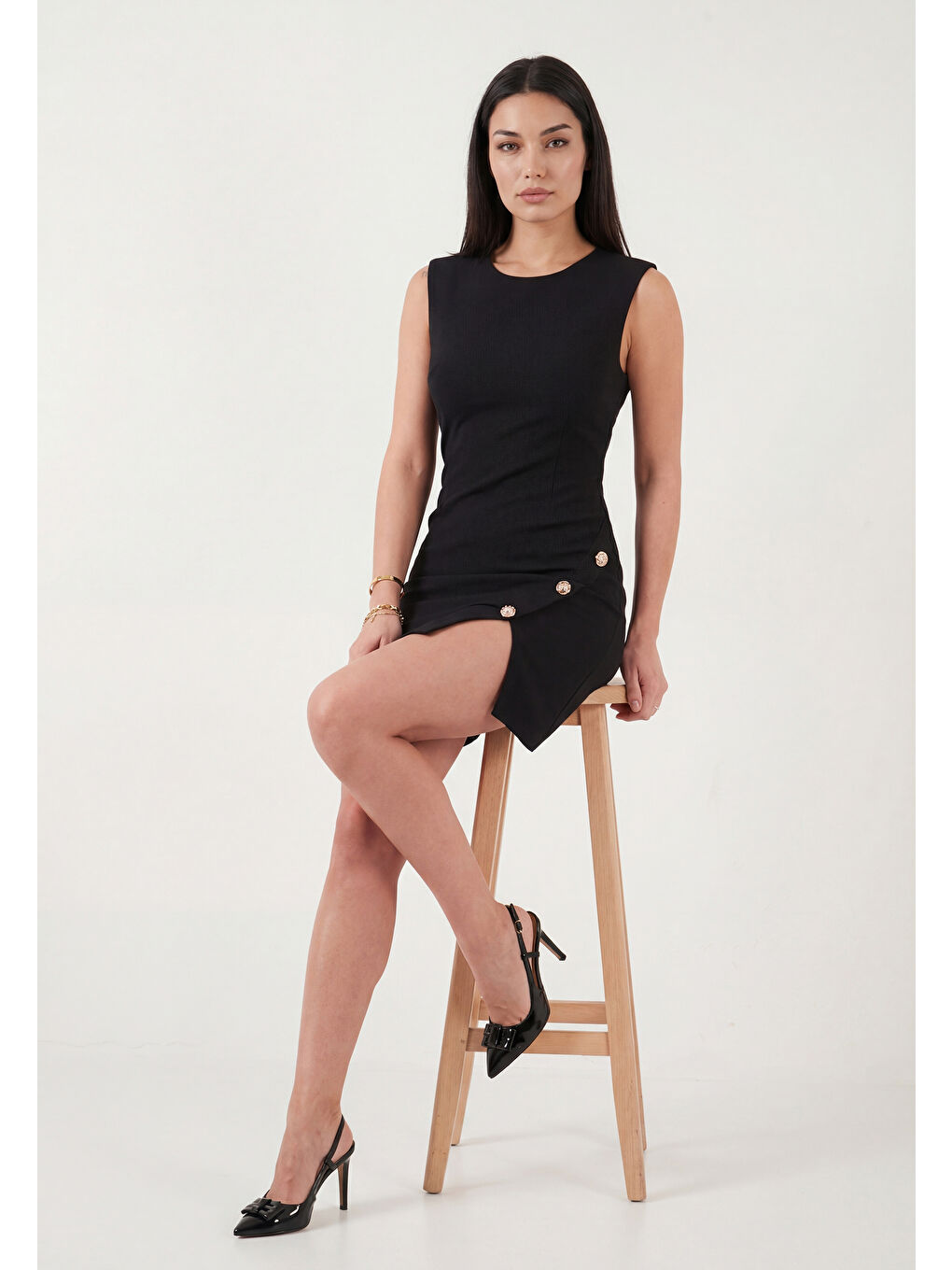 Siyah Bisiklet Yaka Mini Yırtmaç Detaylı Elbise 6525717-1