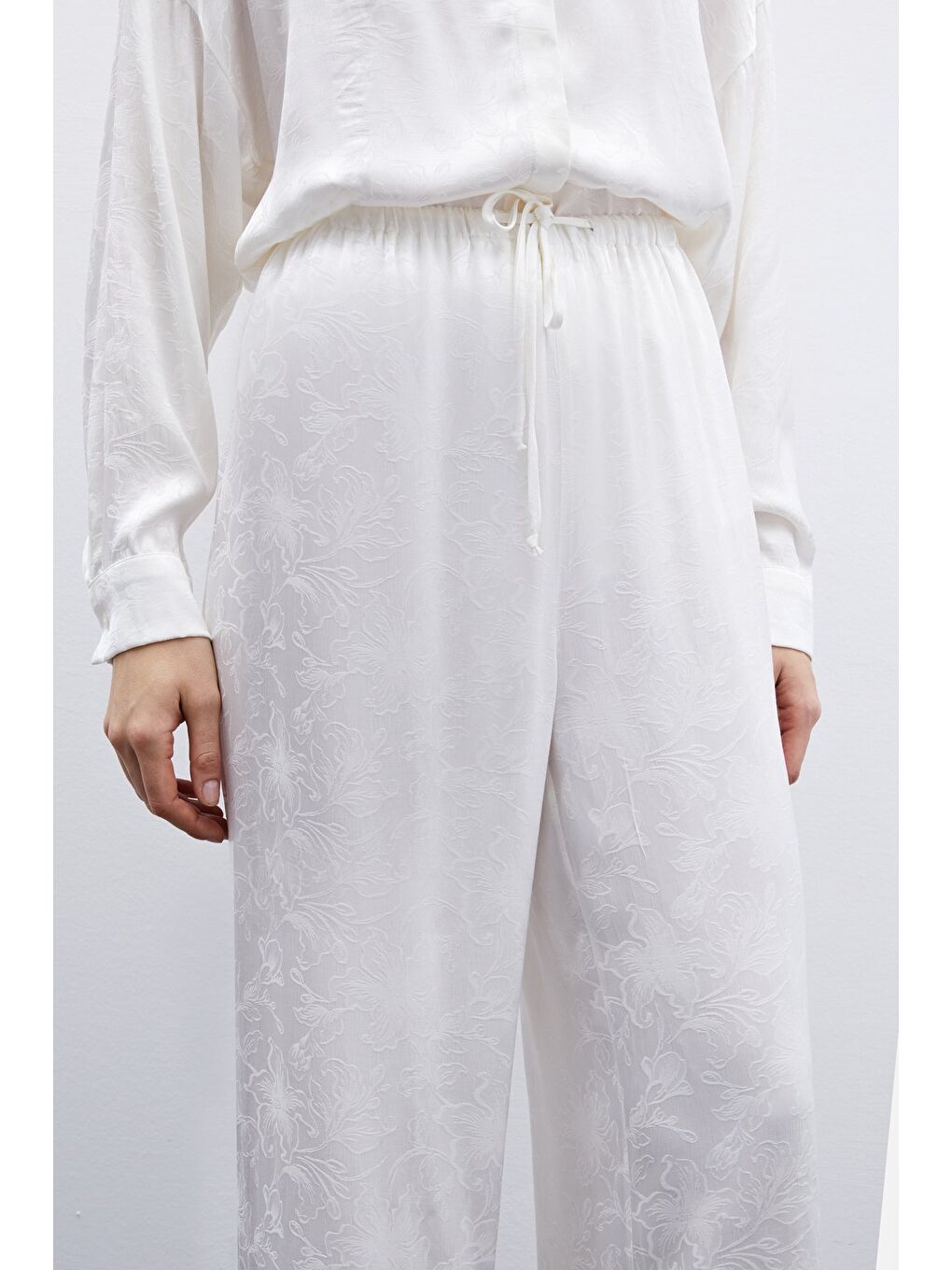 Jakarlı Saten Pantolon - Ekru-4