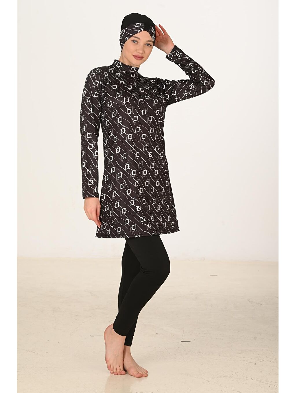 Siyah Tam Kapalı Elastanlı Tesettür Mayo 3416-1