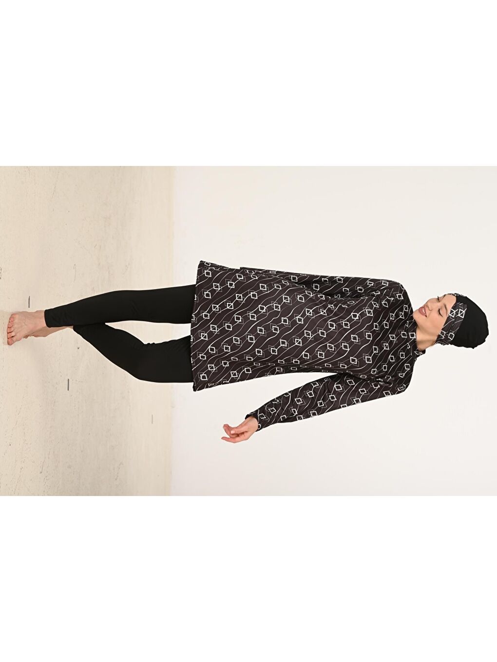 Siyah Tam Kapalı Elastanlı Tesettür Mayo 3416-2