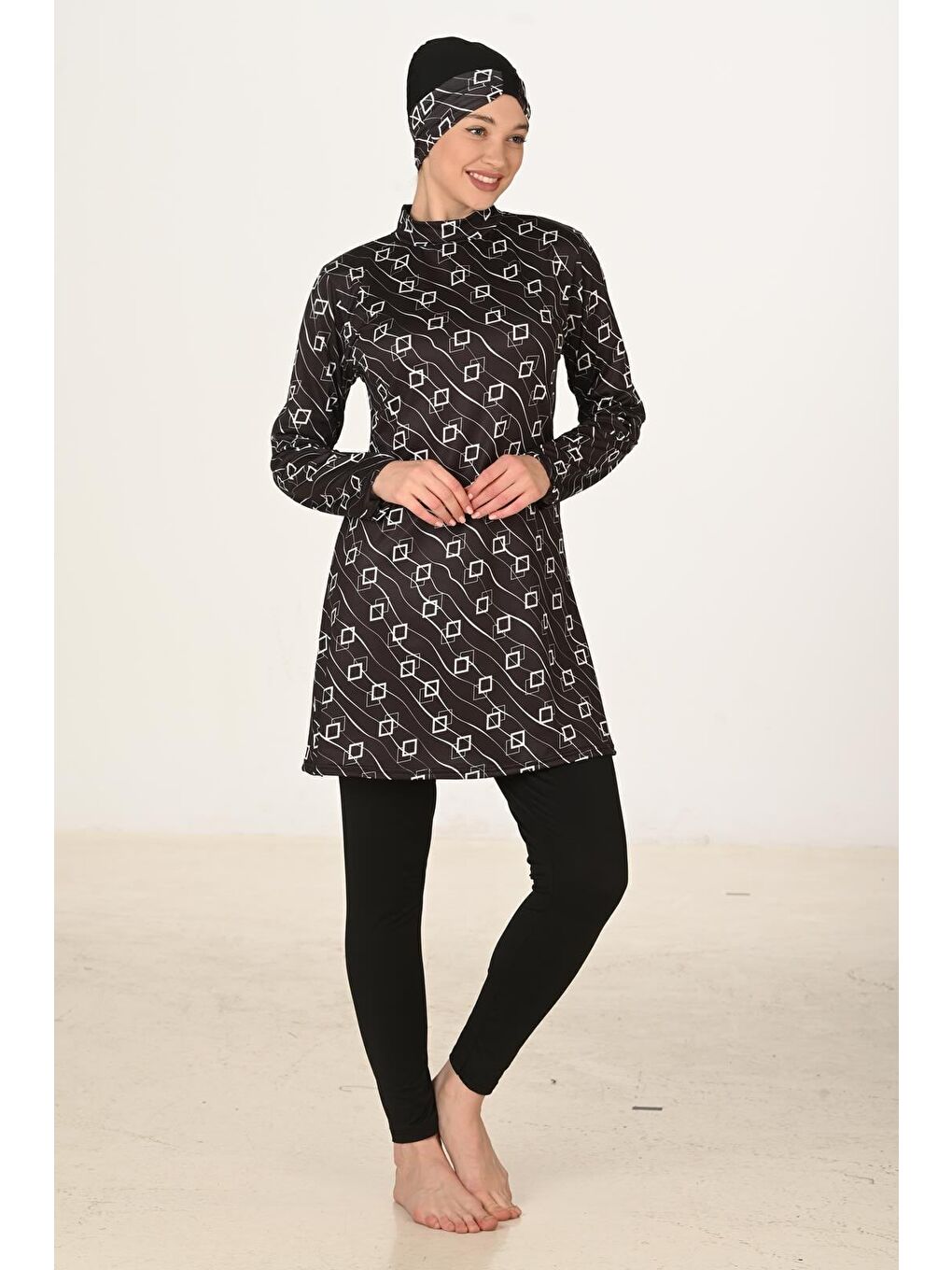 Siyah Tam Kapalı Elastanlı Tesettür Mayo 3416-3