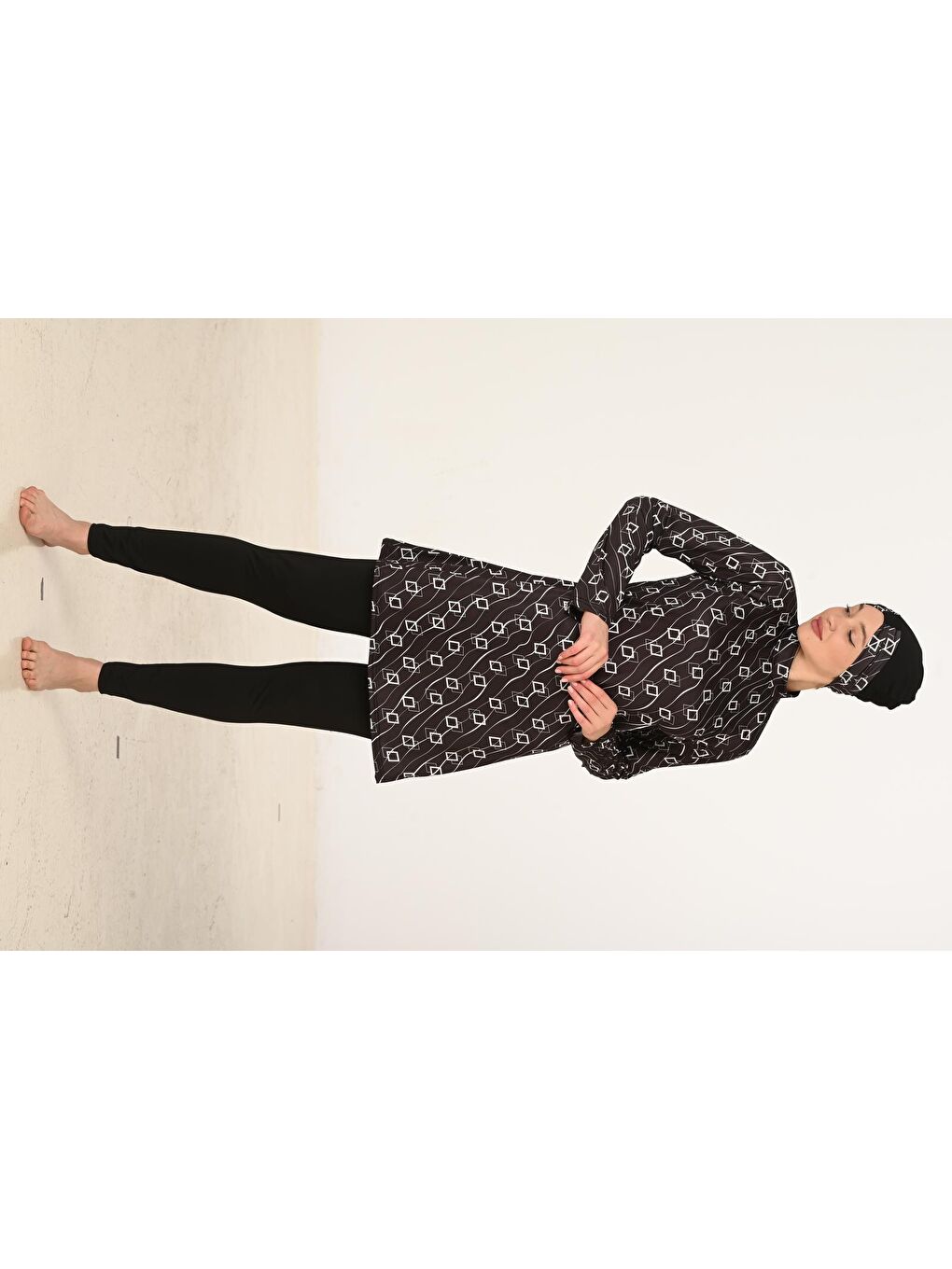 Siyah Tam Kapalı Elastanlı Tesettür Mayo 3416-4