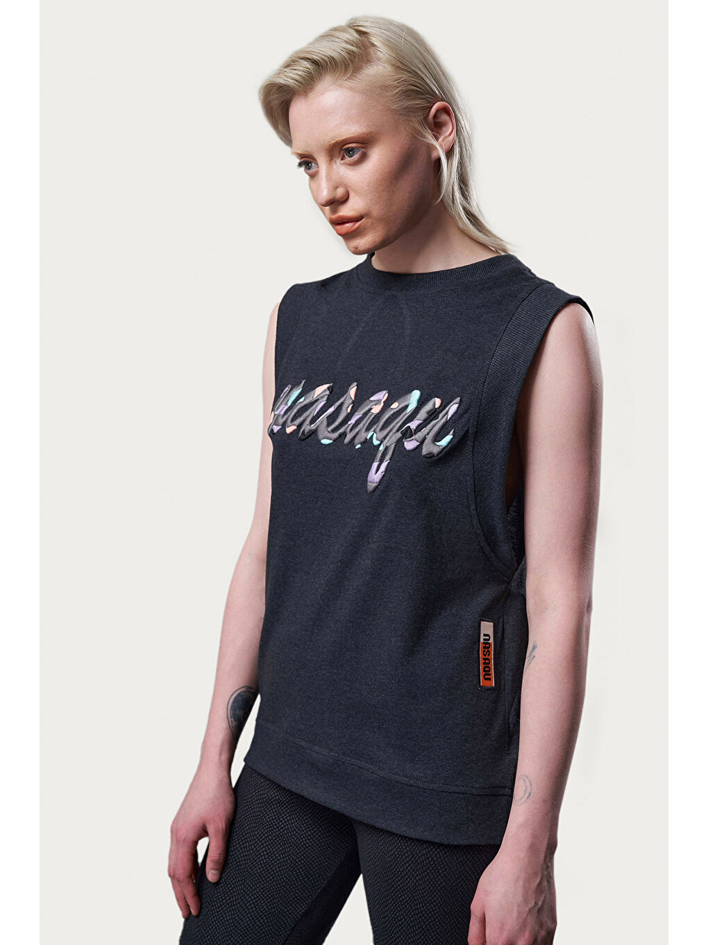 Kyz Nakışlı İkonik Top   Antrasit-1