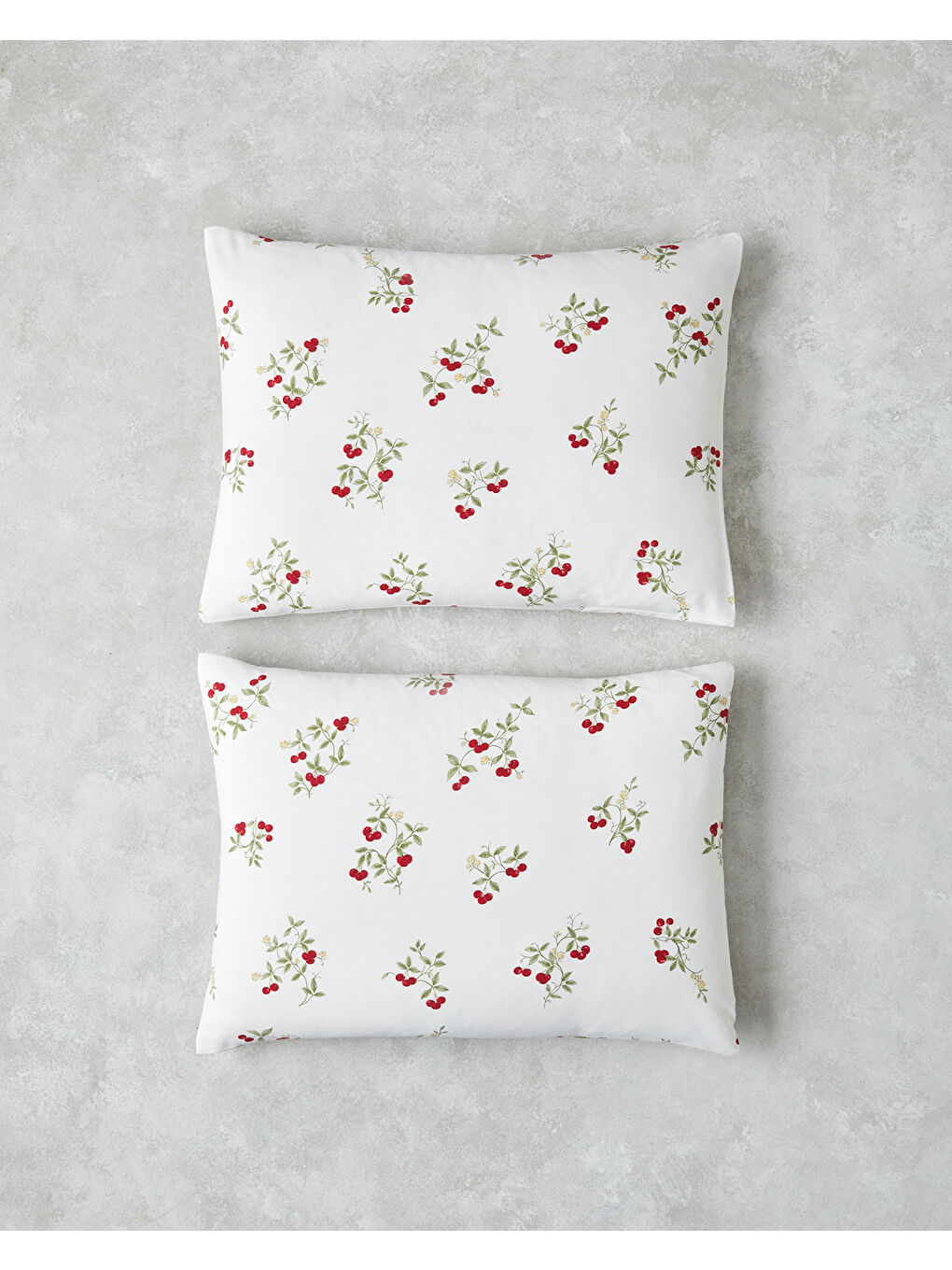 Cherry Blossom Kolay Ütülenir 2'li Yastık Kılıfı 50x70 cm Beyaz - Kırmızı