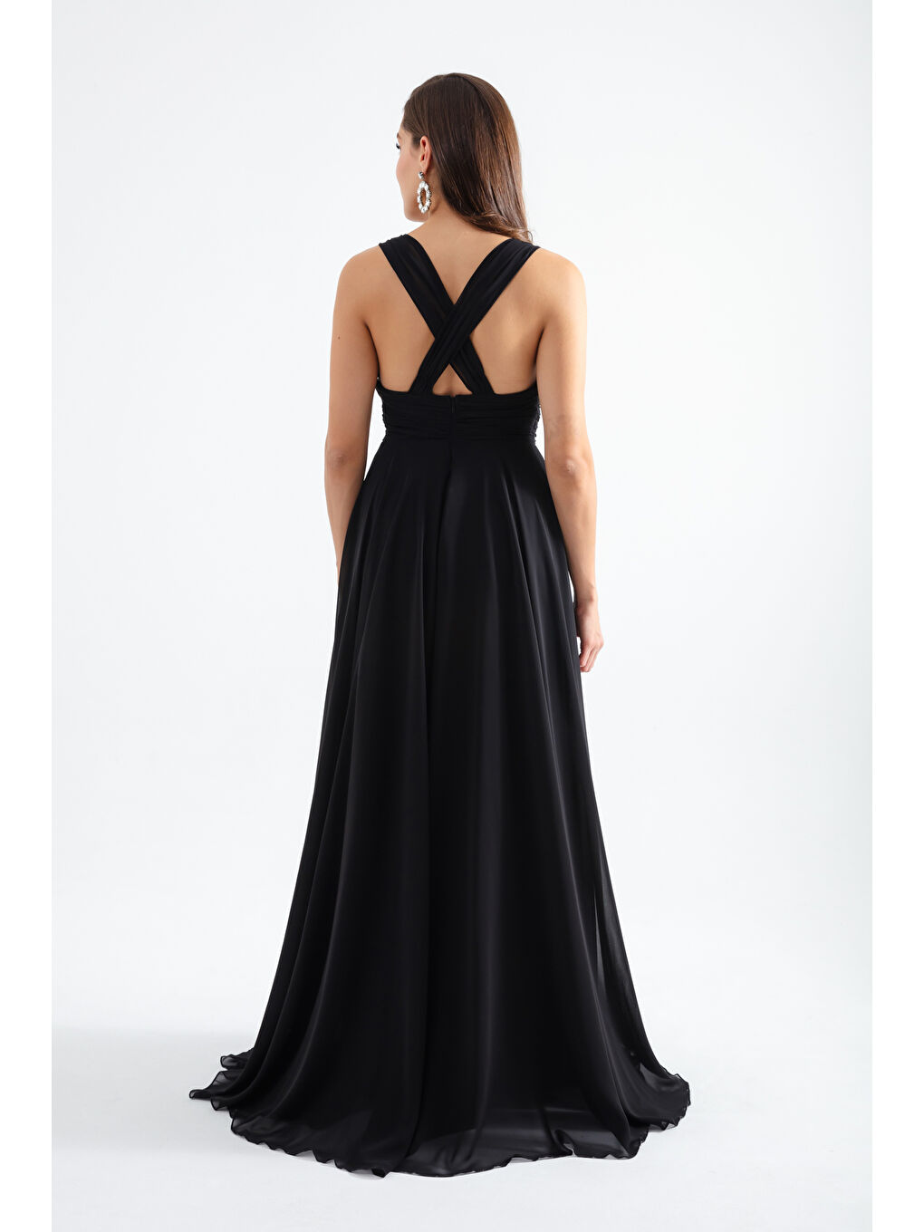 Kadın Siyah Sırtı Çapraz Askılı Yırtmaçlı Şifon Uzun Abiye Elbise-4