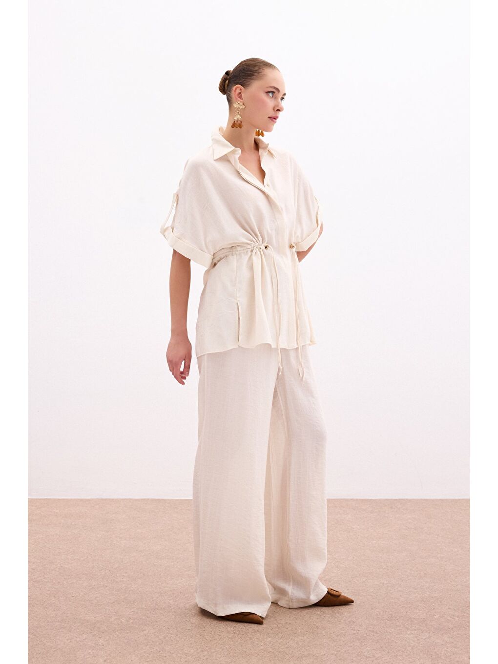 Bej Bel Büzgü Detaylı Gömlek - Taş-2