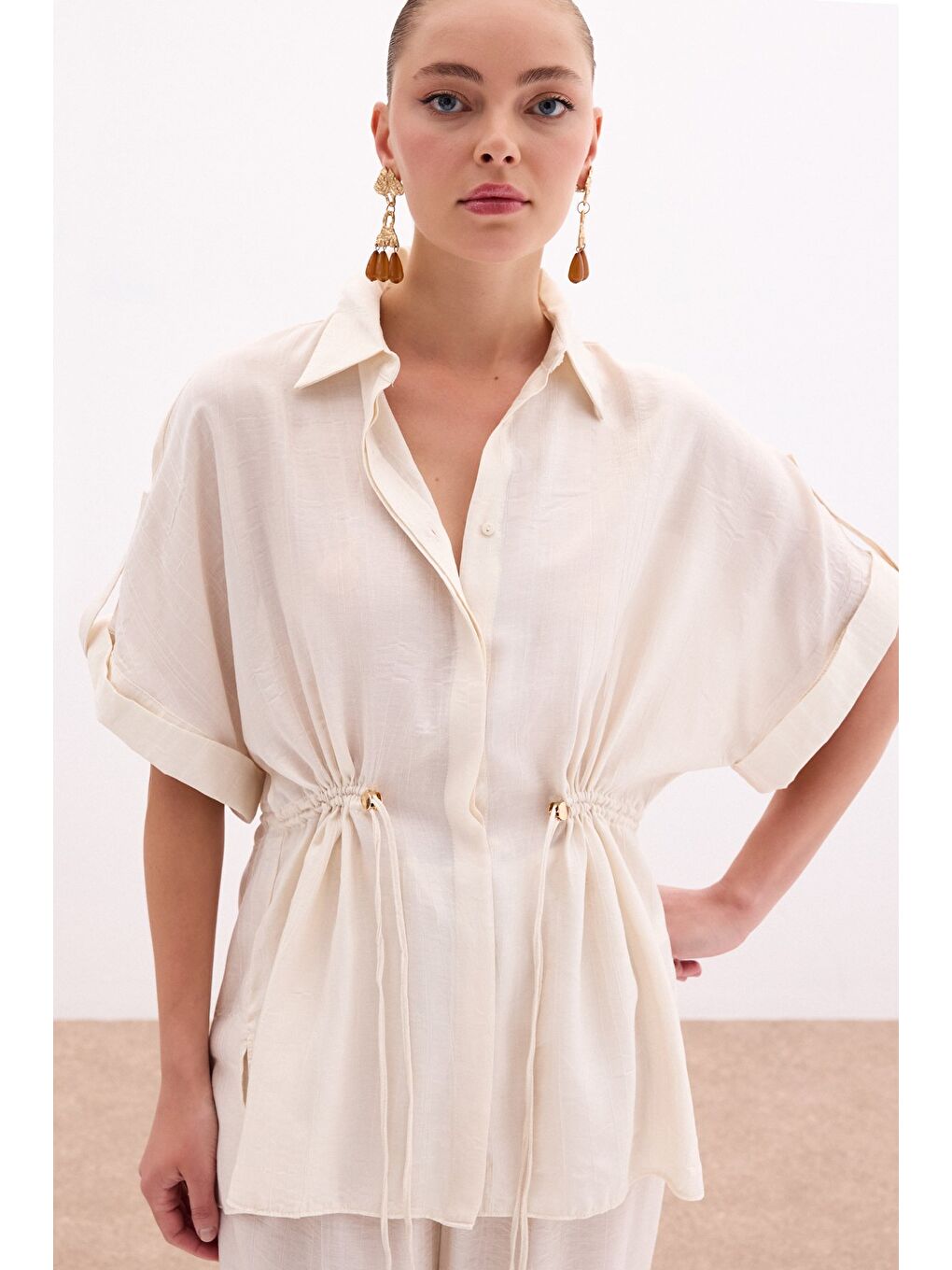 Bej Bel Büzgü Detaylı Gömlek - Taş-3