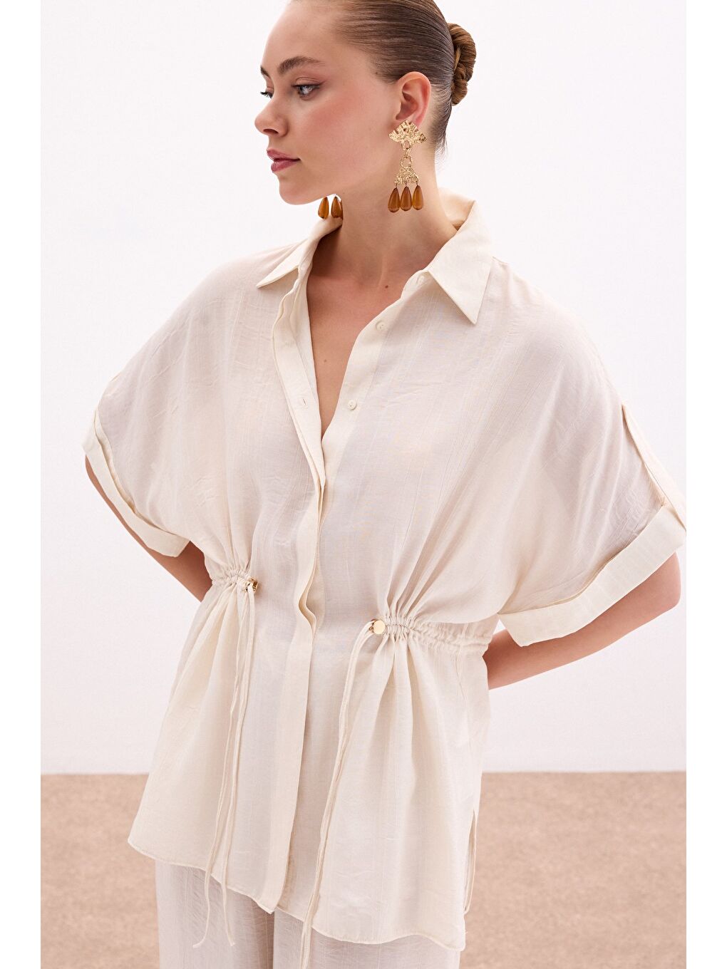 Bej Bel Büzgü Detaylı Gömlek - Taş-4