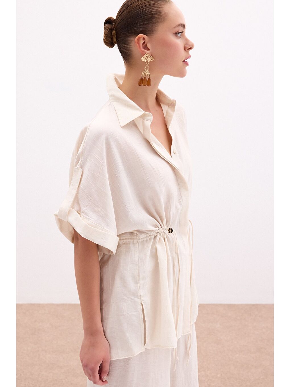 Bej Bel Büzgü Detaylı Gömlek - Taş-5