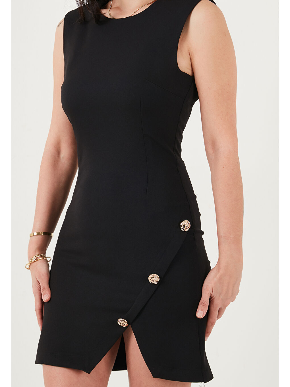 Siyah Bisiklet Yaka Mini Yırtmaç Detaylı Elbise 6525717-2