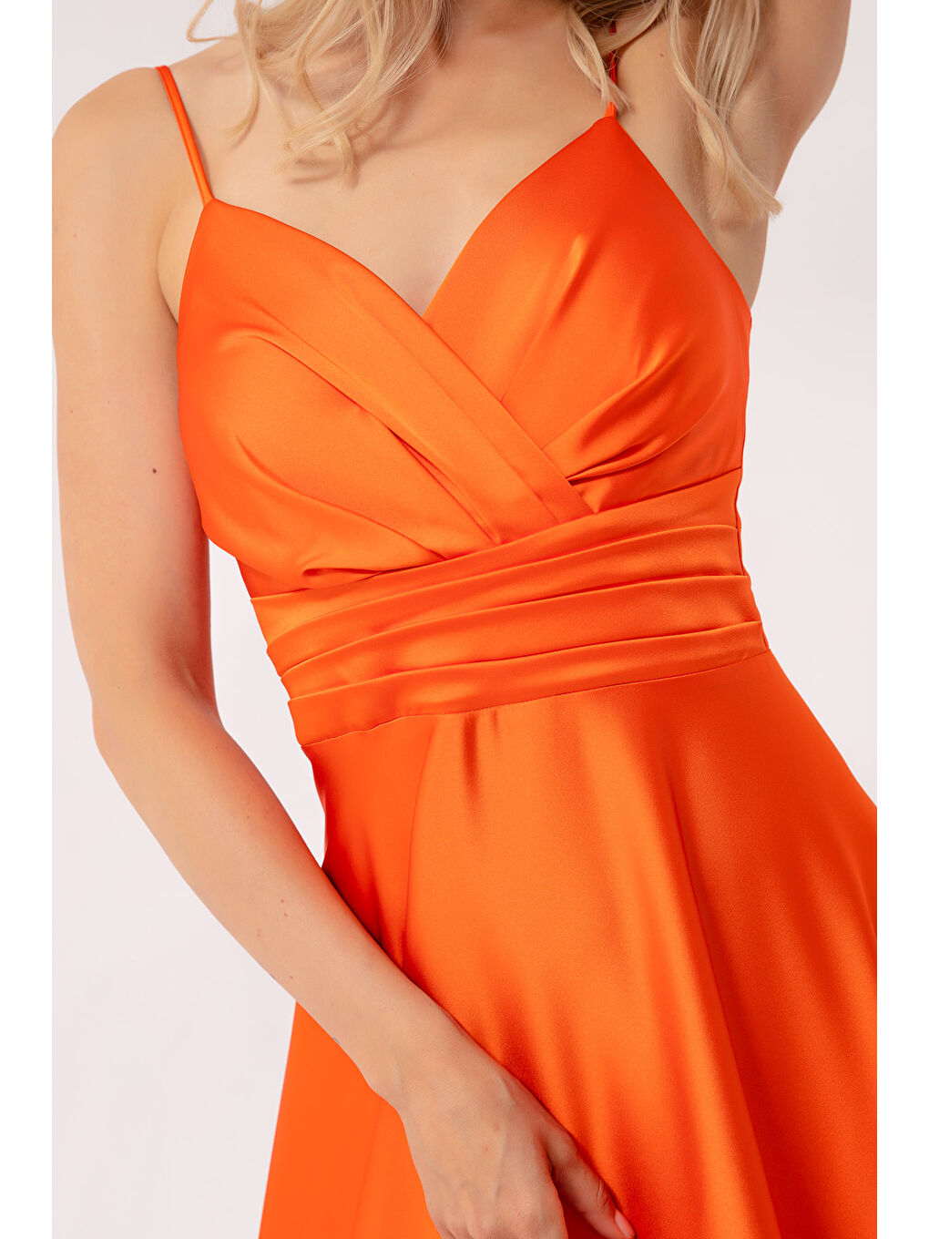 Kadın Turuncu İp Askılı Bel Kemerli Saten Uzun Abiye & Mezuniyet Elbisesi-3