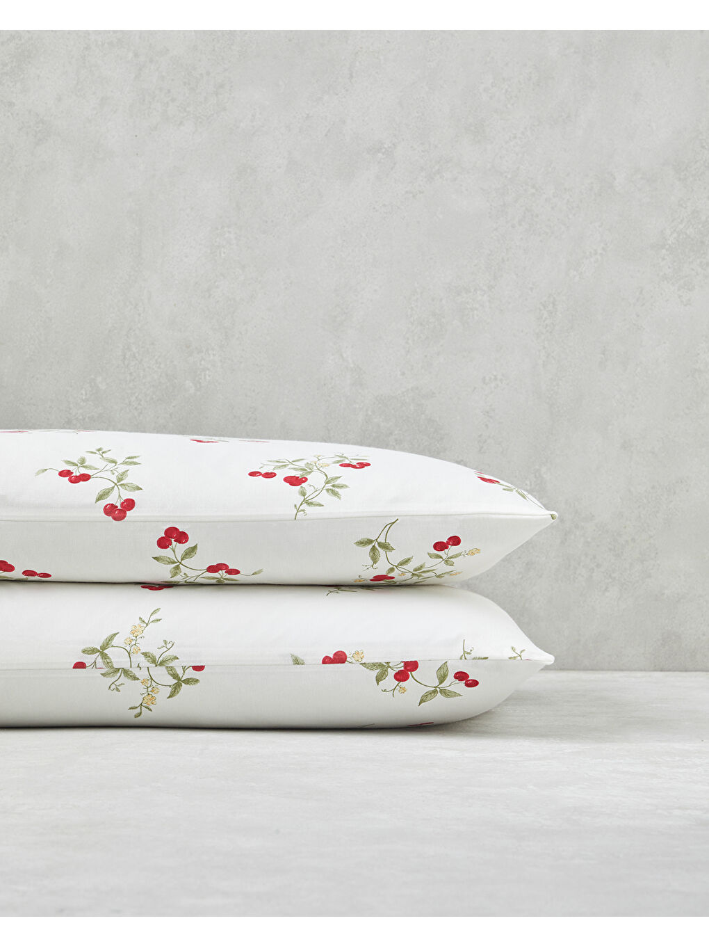Cherry Blossom Kolay Ütülenir 2'li Yastık Kılıfı 50x70 cm Beyaz - Kırmızı-1