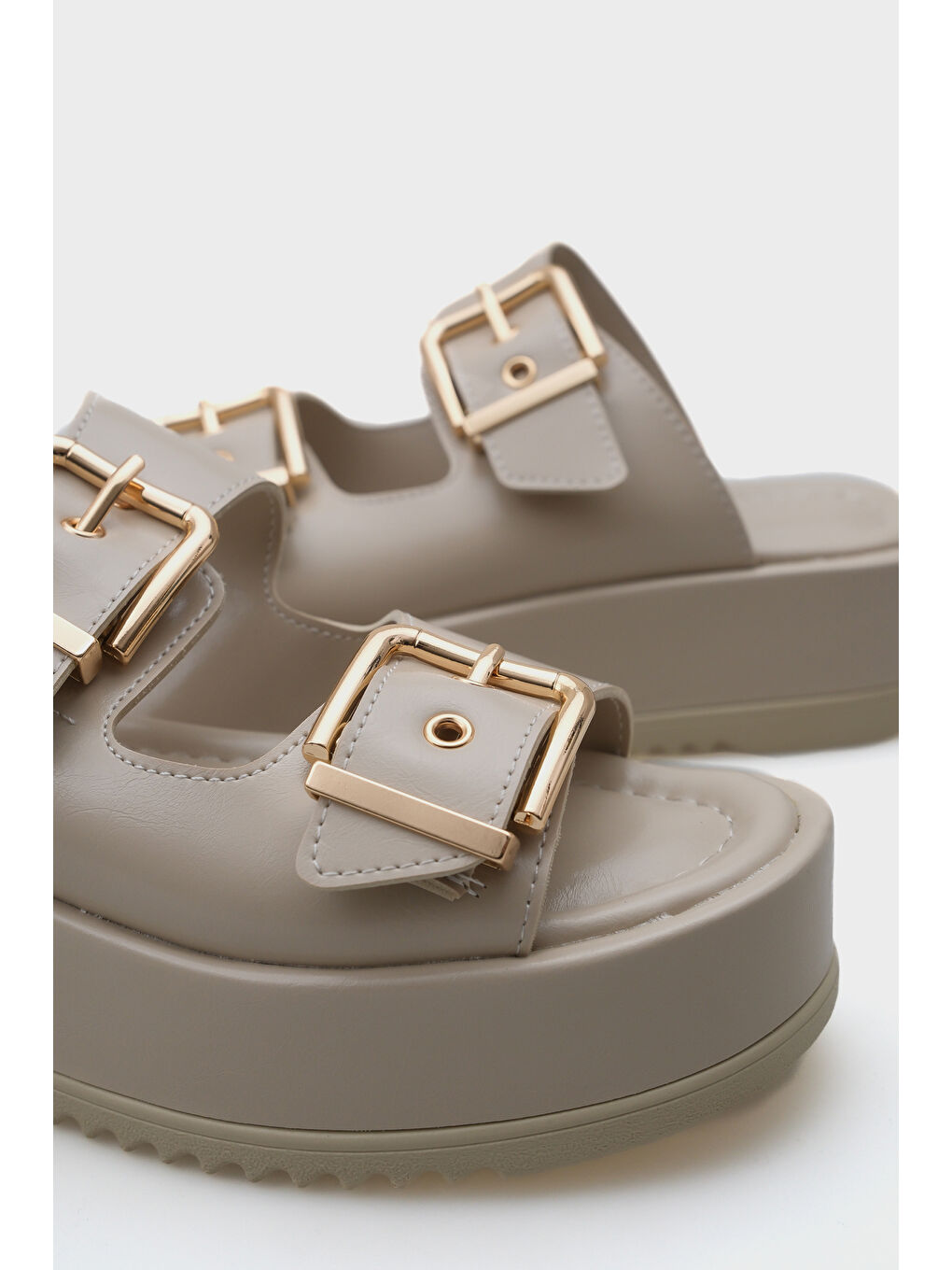 Bej Marley Çift Tokalı Dolgu Topuklu Kadın Terlik-3