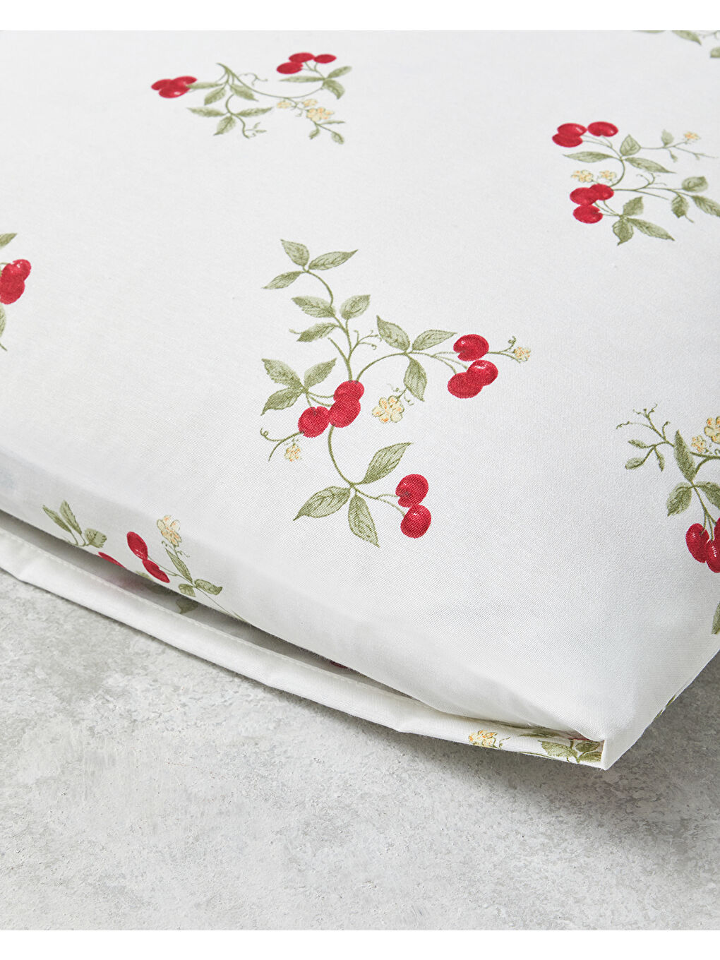 Cherry Blossom Kolay Ütülenir 2'li Yastık Kılıfı 50x70 cm Beyaz - Kırmızı-2