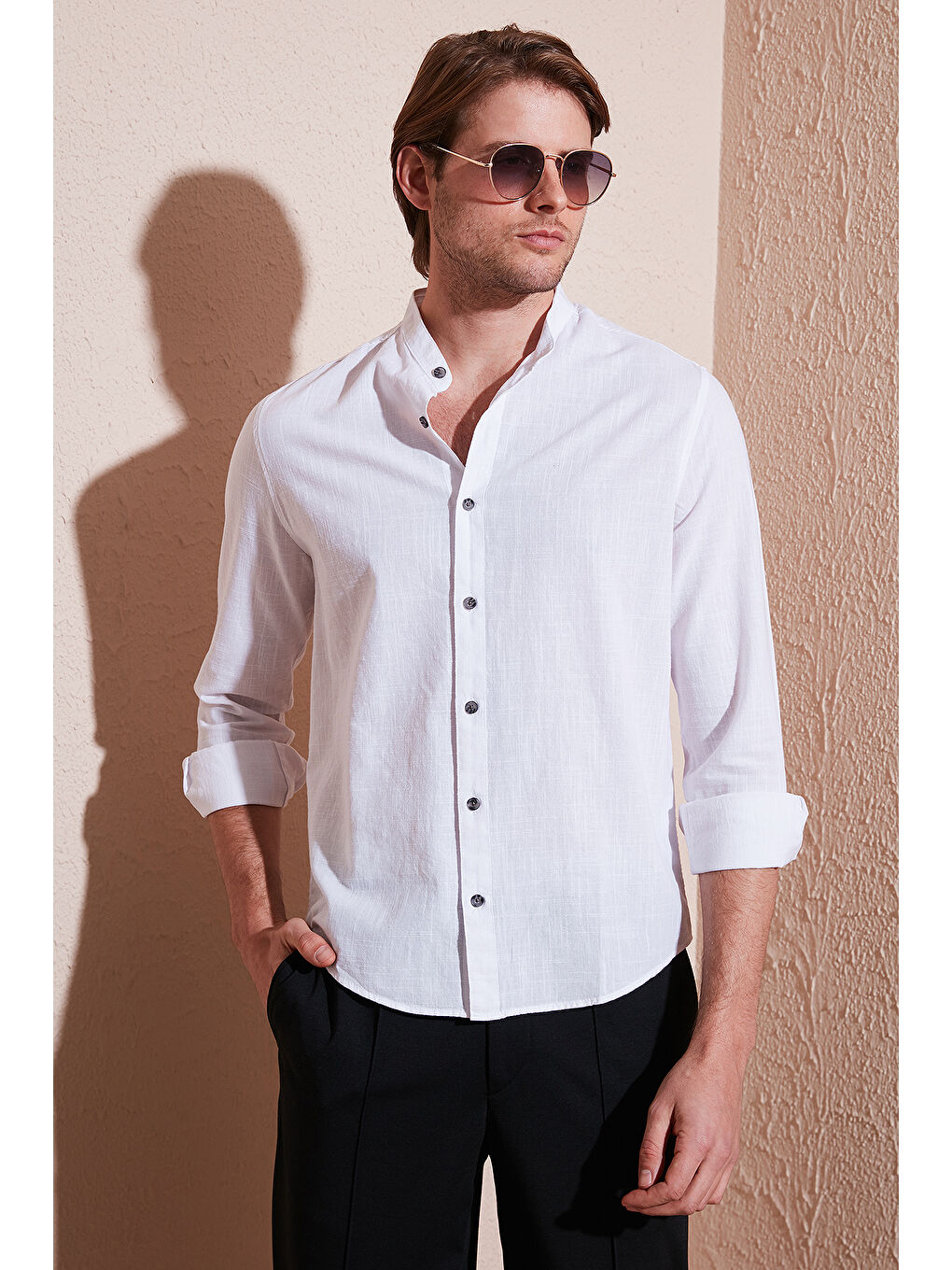 Beyaz Keten Görünümlü Pamuklu Regular Fit Hakim Yaka Erkek %100 Pamuk Gömlek CF25S112637