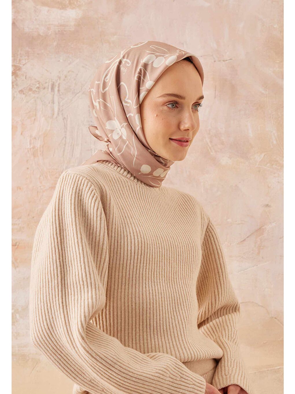 Pembe Luna Desen Pamuk İpek Eşarp Pudra