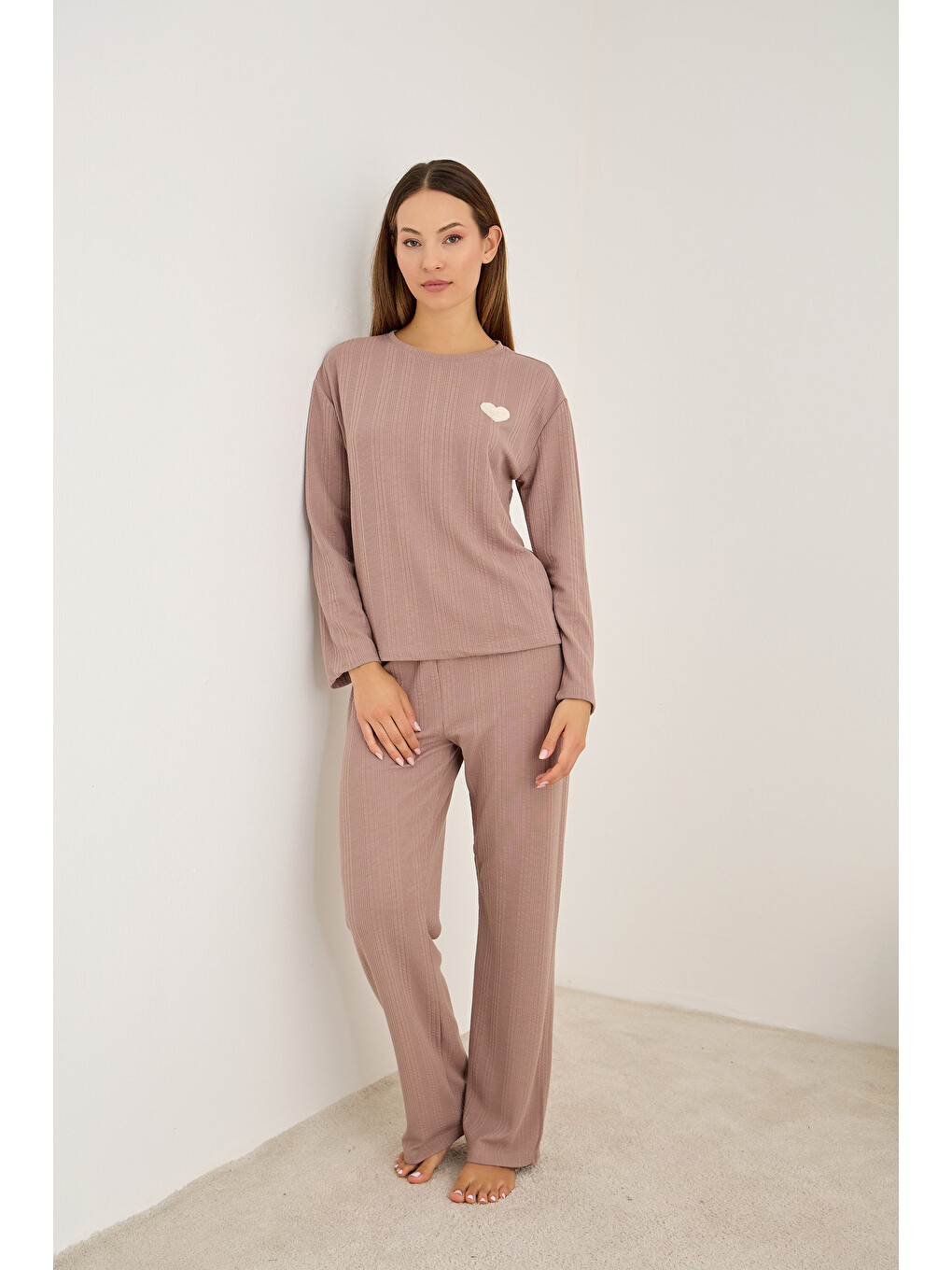 Bej Vizon Kalp Nakışlı Fitilli Yumuşak Tuşe Örme Pijama Takım-1