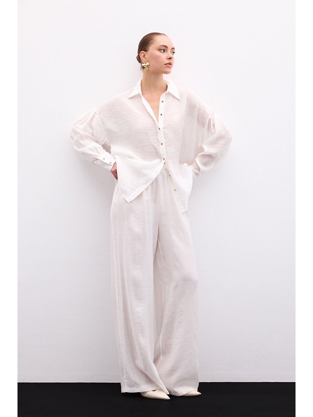 Düğme Aksesuarlı İnce Gömlek - Ekru-2