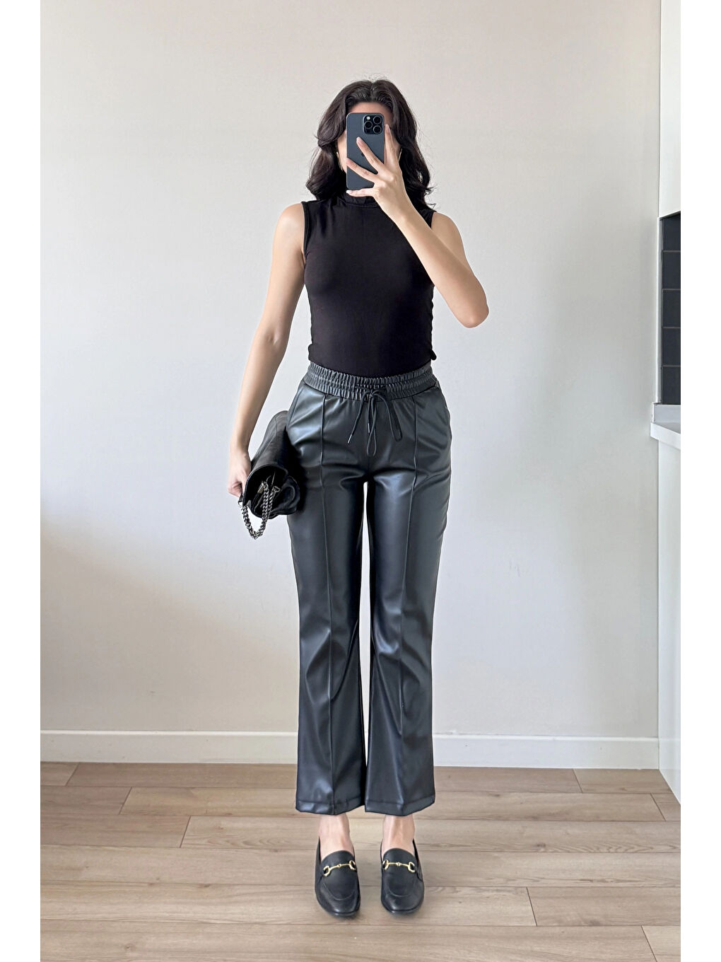 Kadın Siyah Lastikli Çımalı Deri Pantolon 30322-1