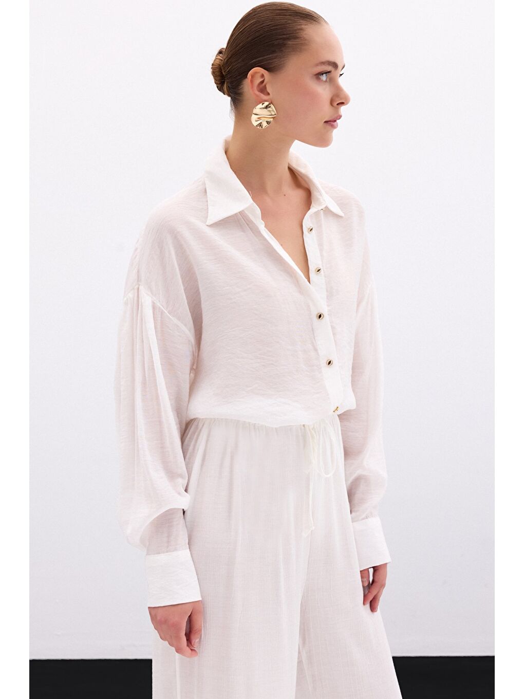 Düğme Aksesuarlı İnce Gömlek - Ekru-3
