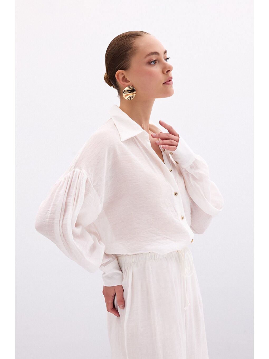 Düğme Aksesuarlı İnce Gömlek - Ekru-4